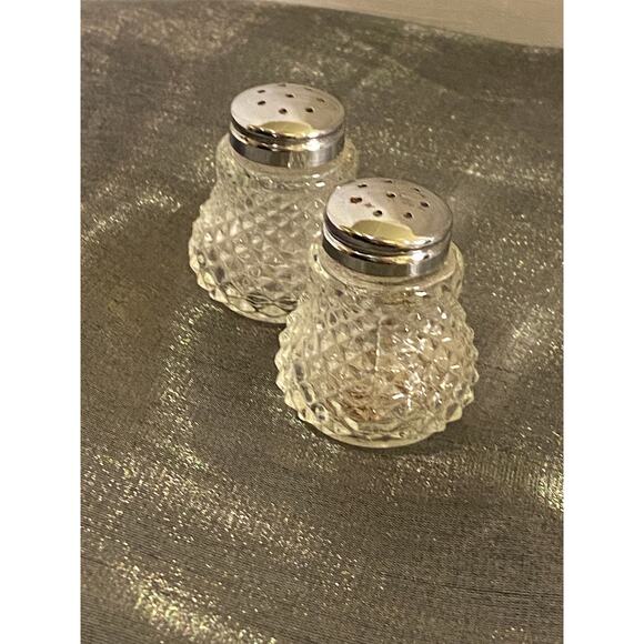 VTG Mini Salt & Pepper Shakers Clear Glass Diamond pattern Chrome tops EUC - Picture 3 of 10